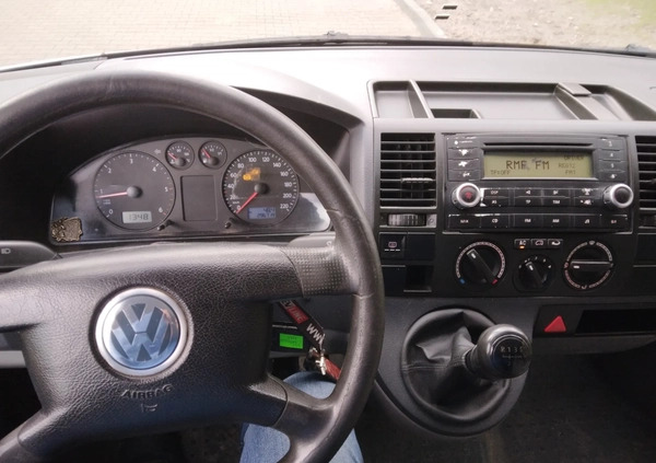 Volkswagen Caravelle cena 36900 przebieg: 296000, rok produkcji 2004 z Działoszyn małe 254